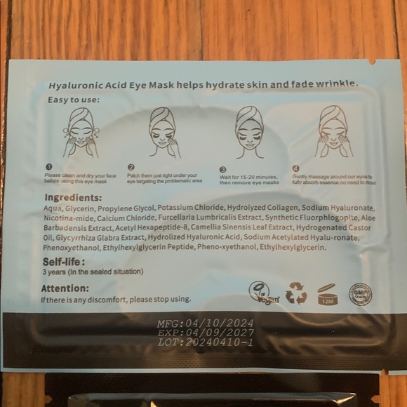 NWT card holder & eye masks (2 pieces) - Picture 10 of 10